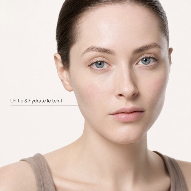 Duo base de teint lissante MaybeLina — rendu teinte 02 : peau très claire, sous-ton neutre/porcelaine
